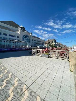 Appartement Elegant Au Coeur De Cabourg Eksteriør bilde